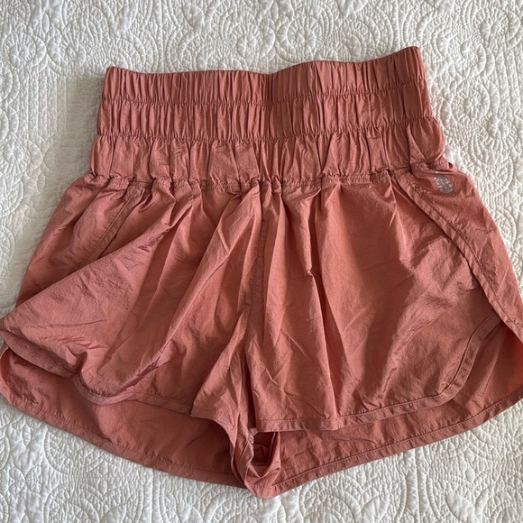 Free People Movement Peach Smocked Waist Dolphin Hem Athletic Womens - Picture 2 of 6